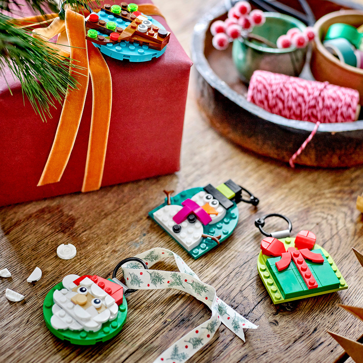 LEGO Iconic Jõuluehete valik 40744L