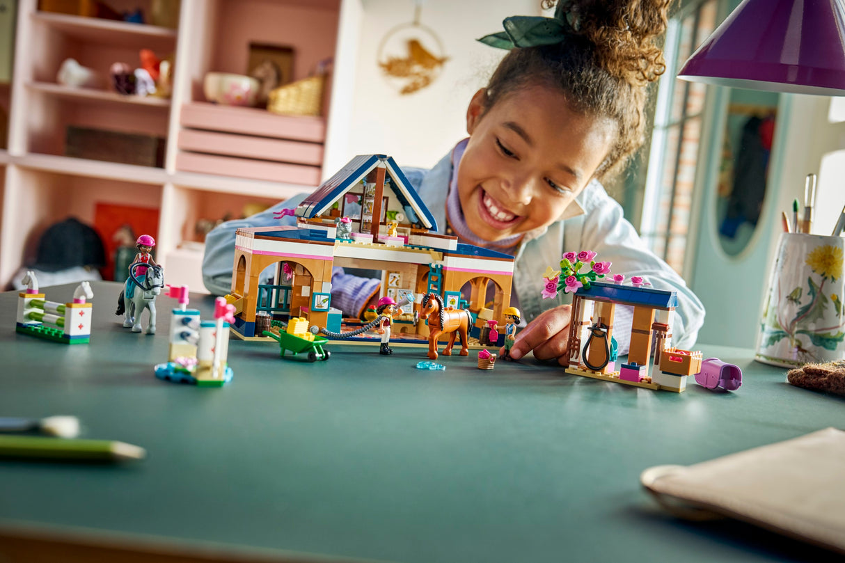 LEGO Friends Hobusetall ja ratsakool 42688L