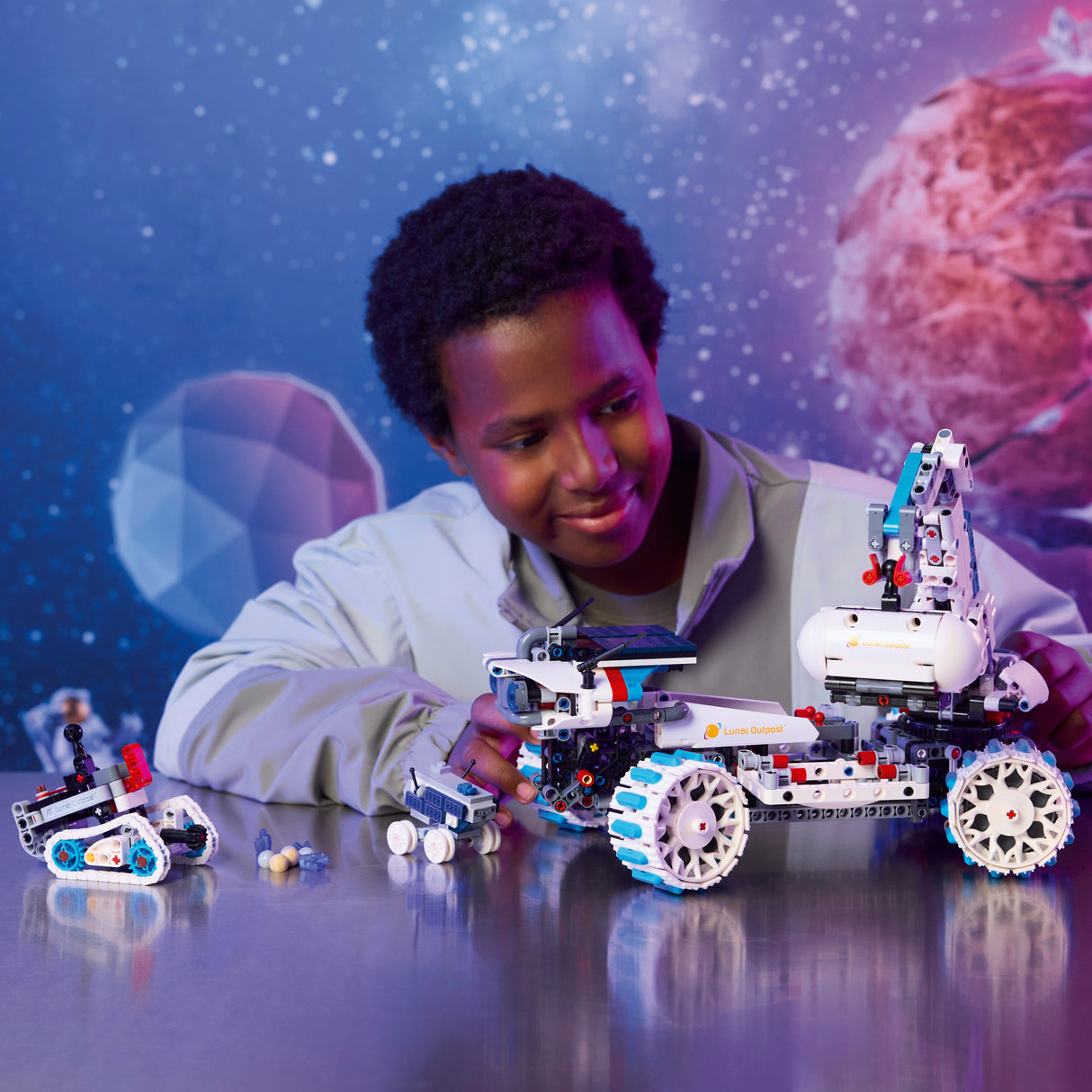 LEGO Technic Lunar Outpost kuukulguri kosmosesõiduk 42211L