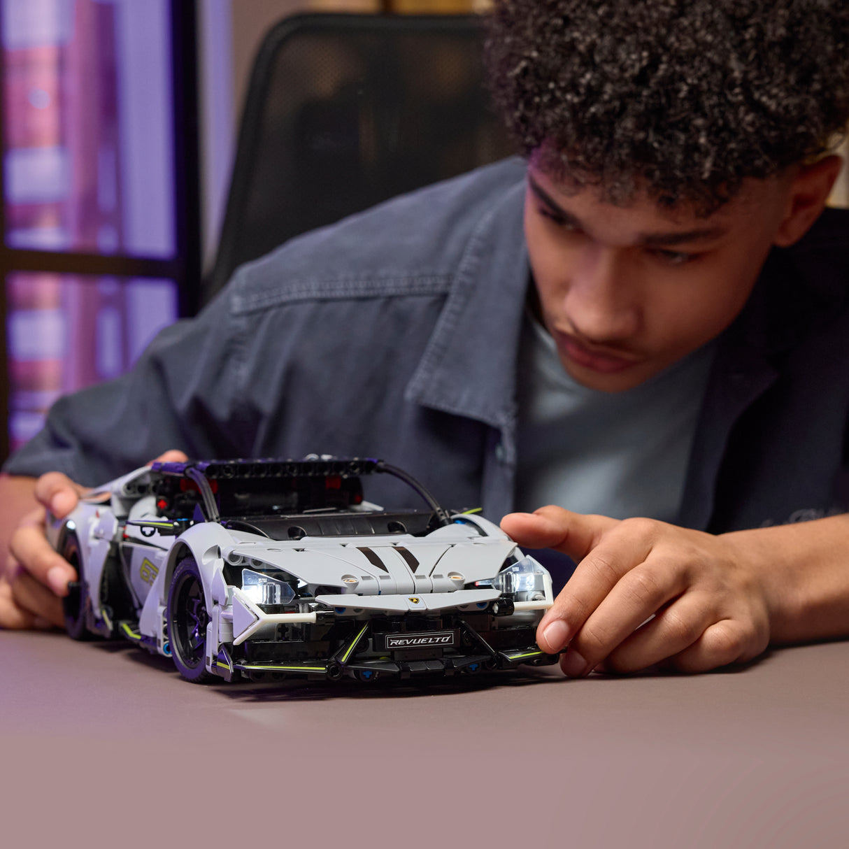LEGO Technic Lamborghini Revuelto supersportauto 42214L