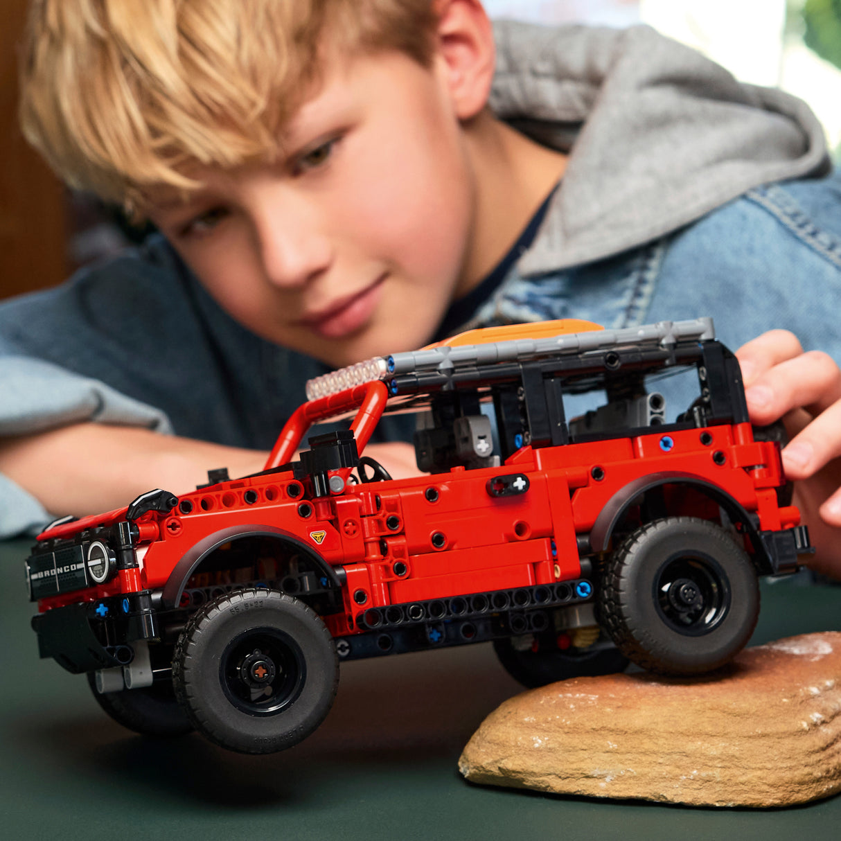 LEGO Technic Ford Bronco maastur 42213L